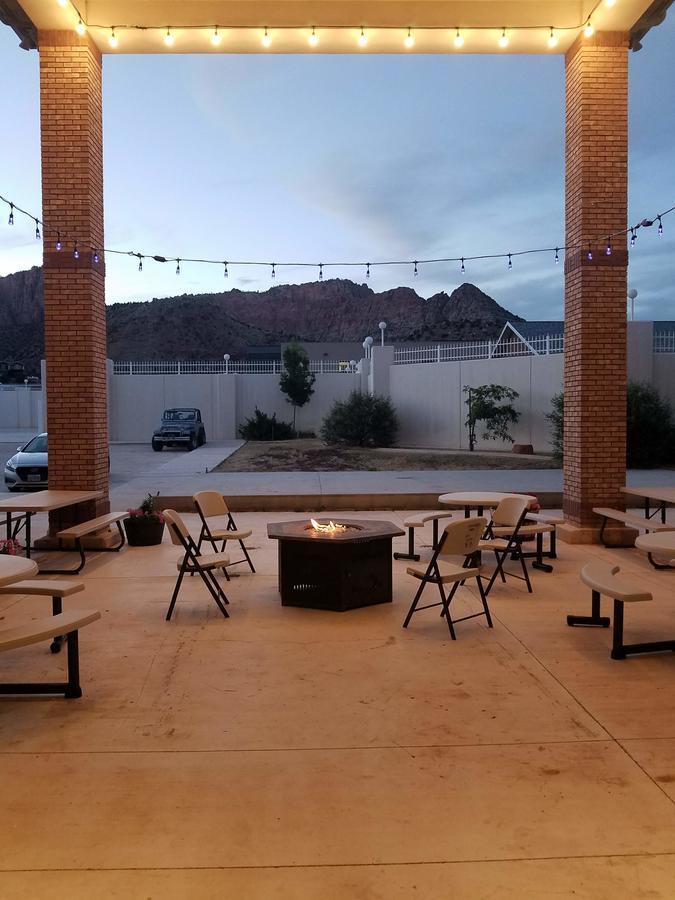 Zion'S Most Wanted Hotel Hildale Exterior photo