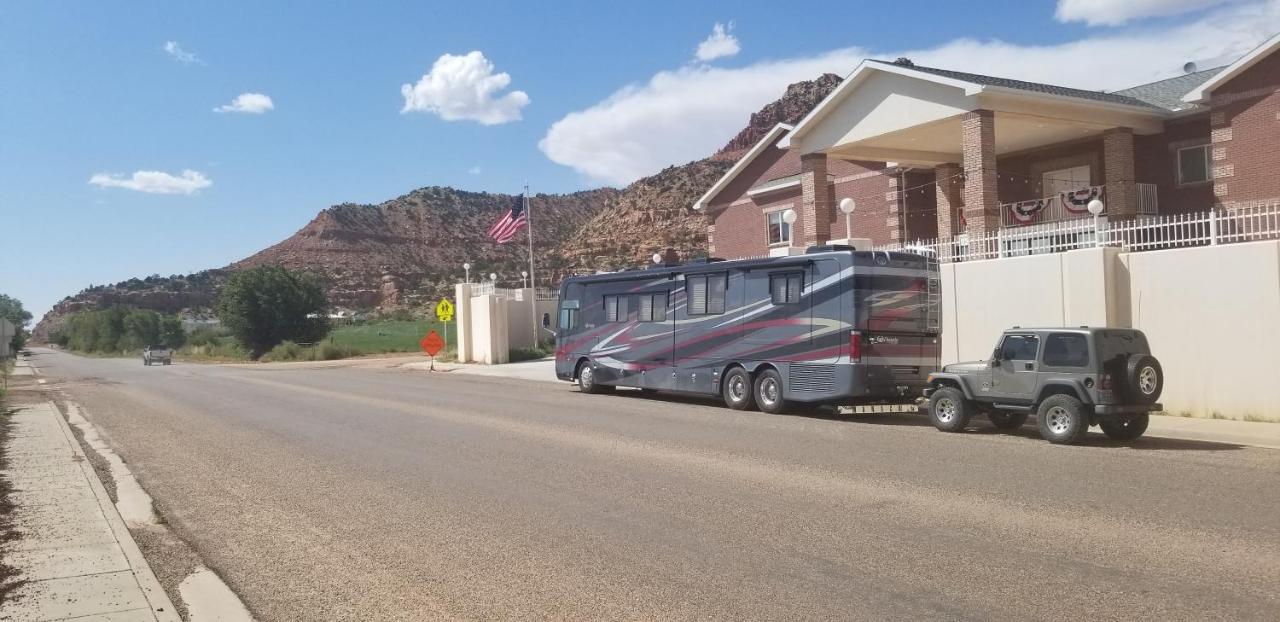 Zion'S Most Wanted Hotel Hildale Exterior photo